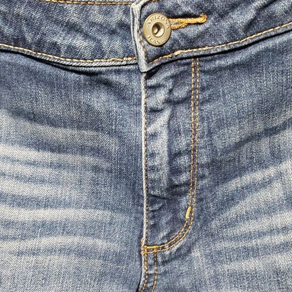 Arizona Jean Co. Super Skinny. Button/Zipper Closure. Junior Size 19 Short - Picture 2 of 12